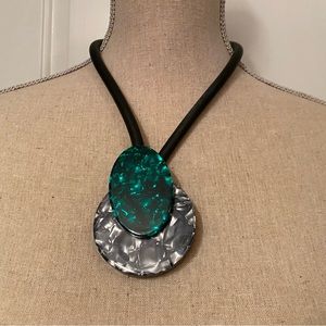NECKLACE MODERNIST LUCITE DISCS DARK GRAY GREEN BLACK RUBBER MAGNETIC 24”